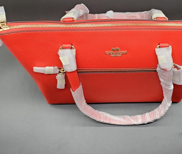 ❤️Coach Gallery Tote in Miami Red - Picture 9 of 12